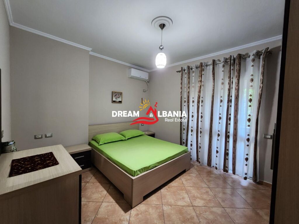 Jepet apartament 2+1+2  me qera tek Rruga e Kavajes afer Xhamise.(ID 42215558)