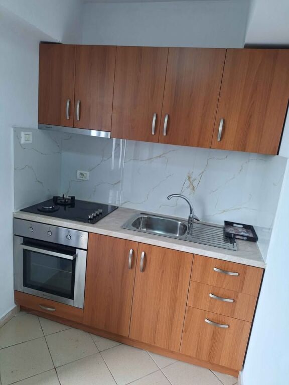 GARSIONERE 25000 LEKE.VILAT GJERMANE