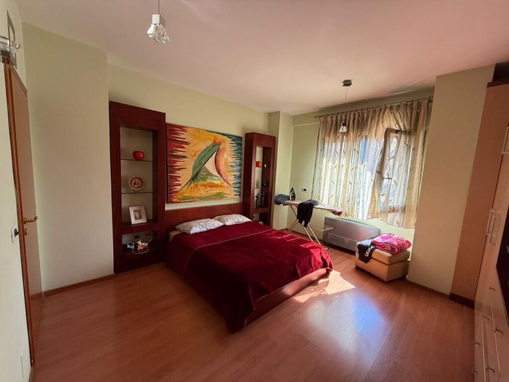 Apartament 2+1+2+2ballkone tek komuna e parisit