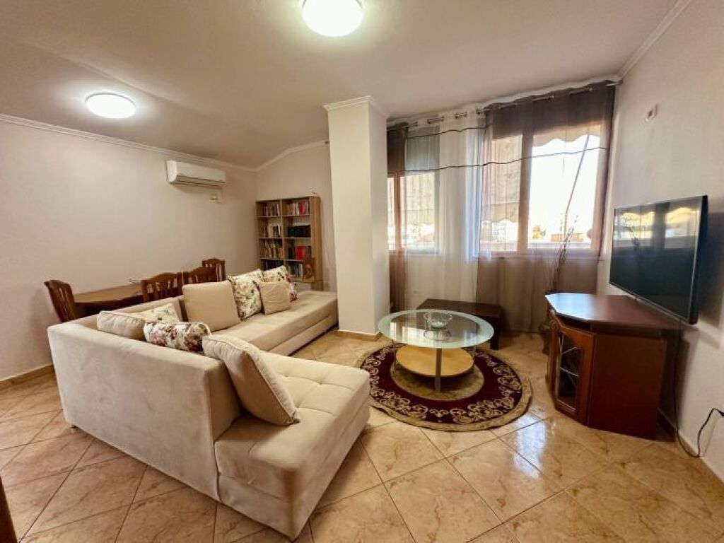 Jepet apartament 2+1+2 me qira tek Gjimnazi Partizani , prane Pastrim Kimik Bora.