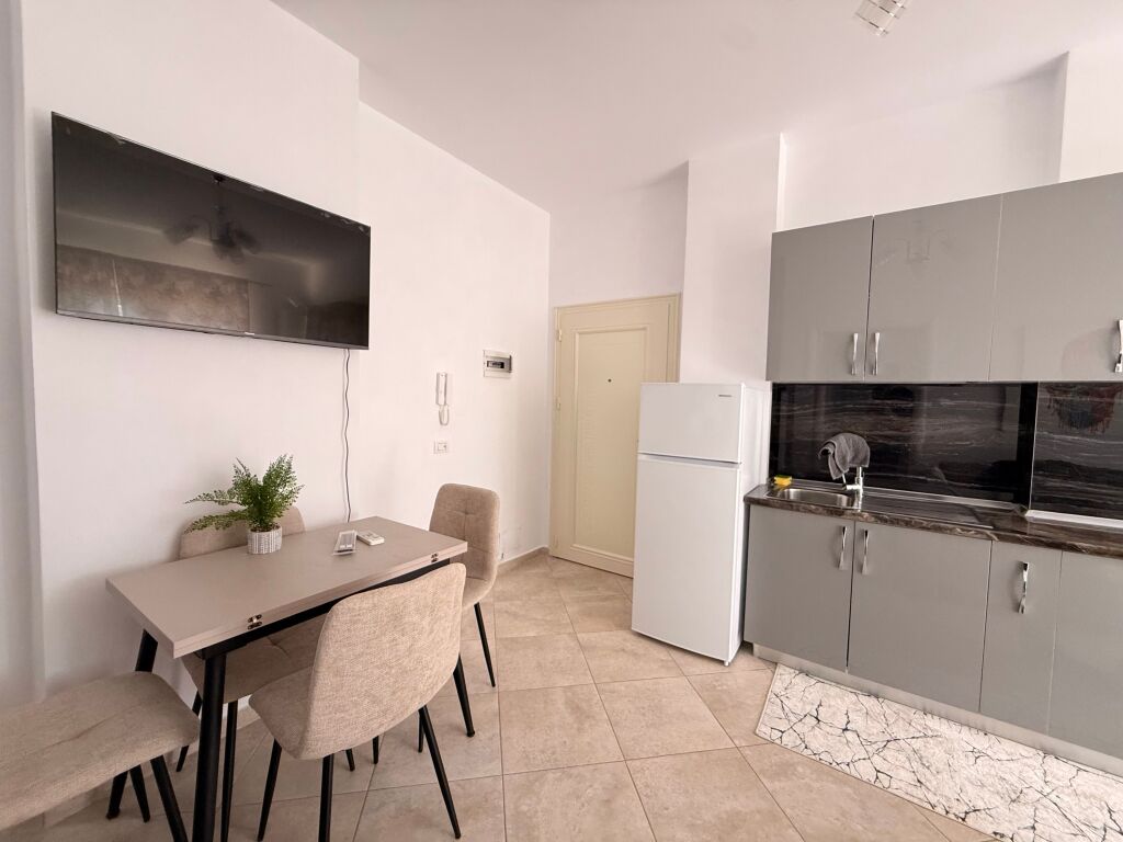 Qera afatgjate apartament 1+1 ne plazh iliria