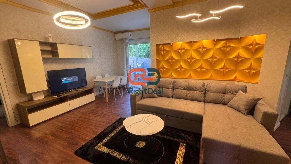 Tek Liqeni I Thate, Shitet Apartament 2+1 Ideal Per Banim!!!