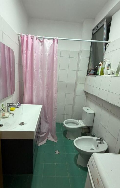 Shitet apartament 1+1