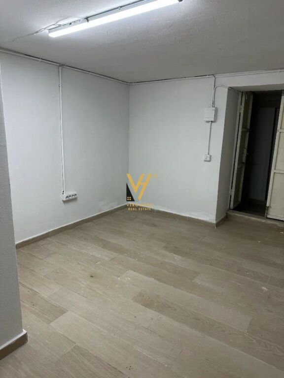 BUSINESS PREMISES 16 M2 FOR RENT NEAR DINAMO STADIUM 300 EURO