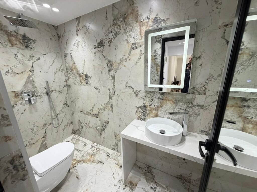 🏡 Shitet Super Apartament 1+1  📍 Tek Shkolla e Baletit, përballë Urës së Tabakëve💶 Çmimi: 133,000 €