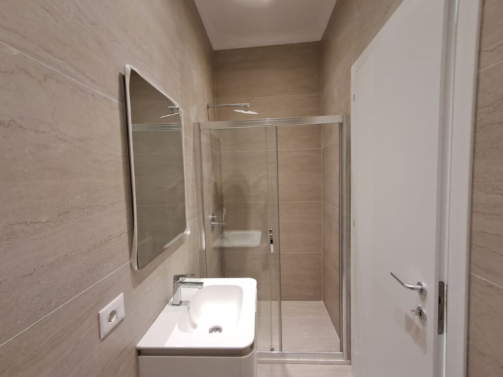 JEPET ME QIRA AMBJENT BIZNESI 129 M² NË DURRËS