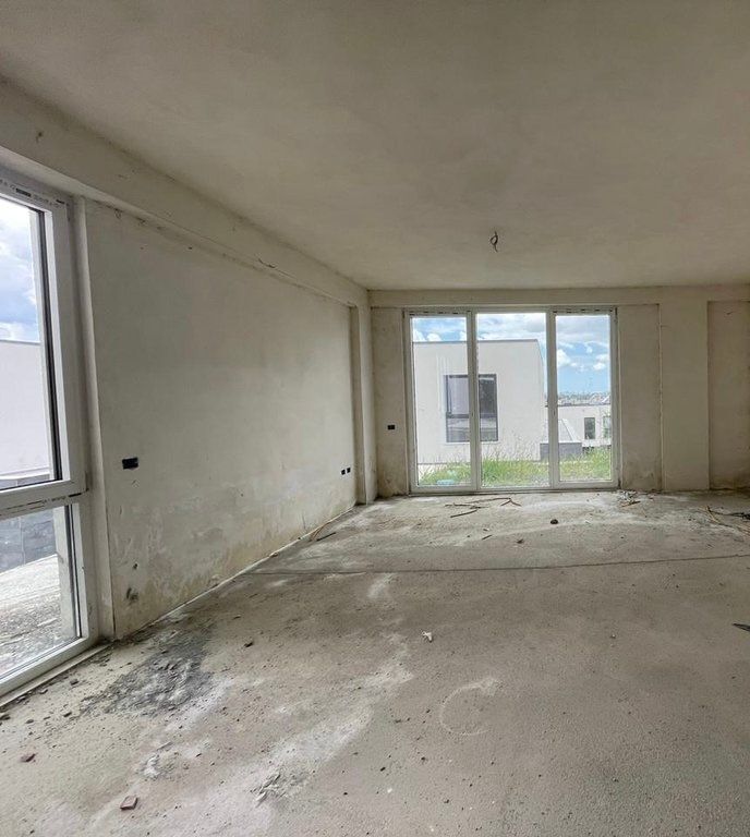 APPARTAMENTO 3+1+2 CON CORTILE IN VENDITA A LIQENI I FARKES 303,000 €