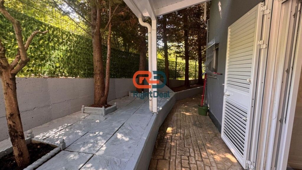 Tek Liqeni I Thate, Shitet Apartament 2+1 Ideal Per Banim!!!
