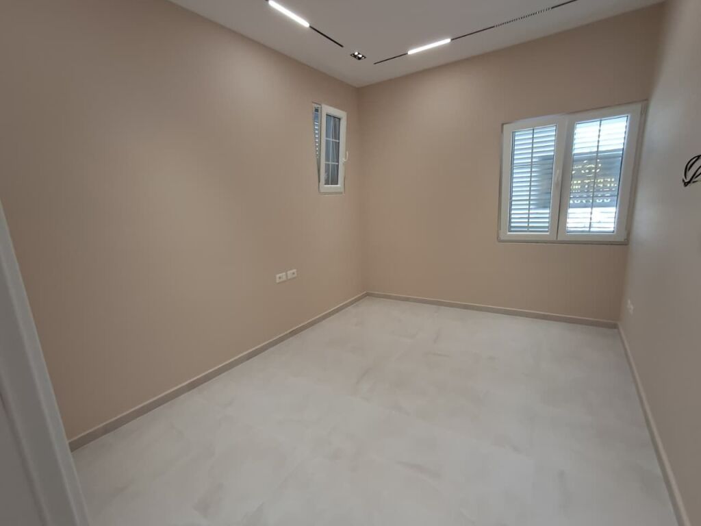 JEPET ME QIRA AMBJENT BIZNESI 129 M² NË DURRËS