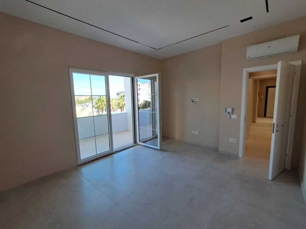JEPET ME QIRA AMBJENT BIZNESI 129 M² NË DURRËS