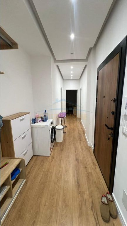 Jap Apartament me qera,  2+1+2, Rruga 5 Maji