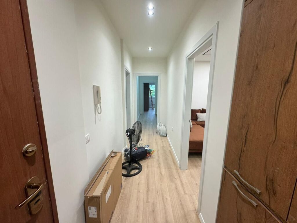 Shitet Apartament 2+1+1 te Liqeni i Tiranes
