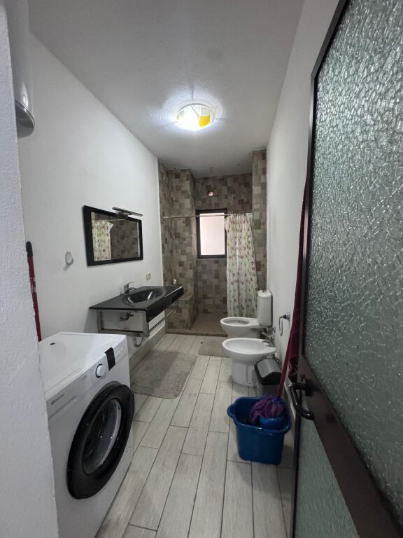 Qender, Sheshi Skenderbej Shitet apartament i madh 2+1+2