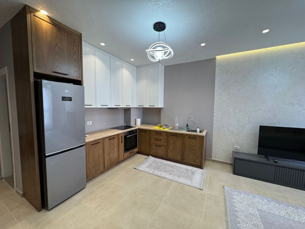 🏡 Shitet Apartament 1+1 Golem