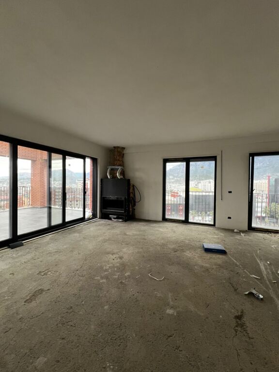 🏙️Penthouse 3+1+2 për shitje në Porcelan
