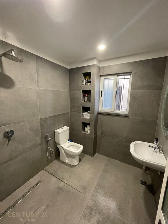 Okazion! Apartament 2+1+2 per shitje ne Allias!