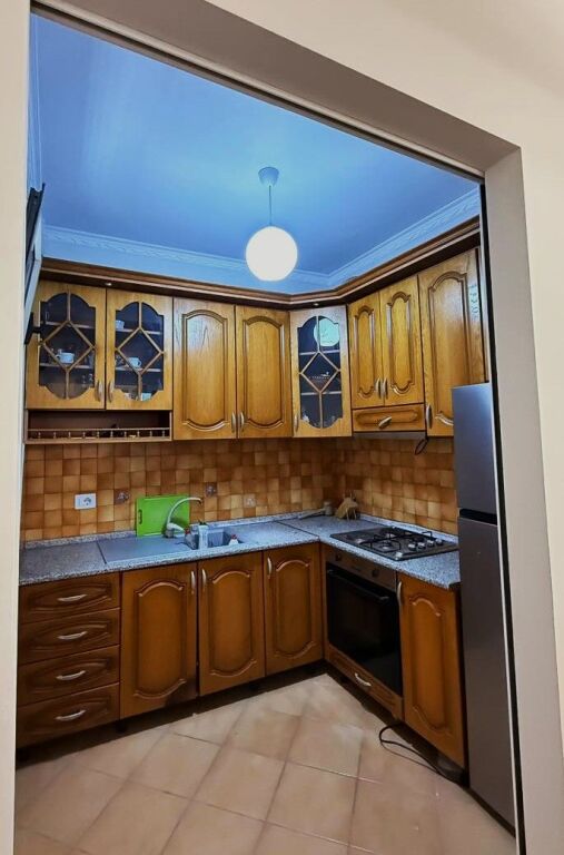 🏡 Shitet Apartament 1+1 – Rruga Ali Demi (pranë Tregut të Ri Elektrik), Tiranë