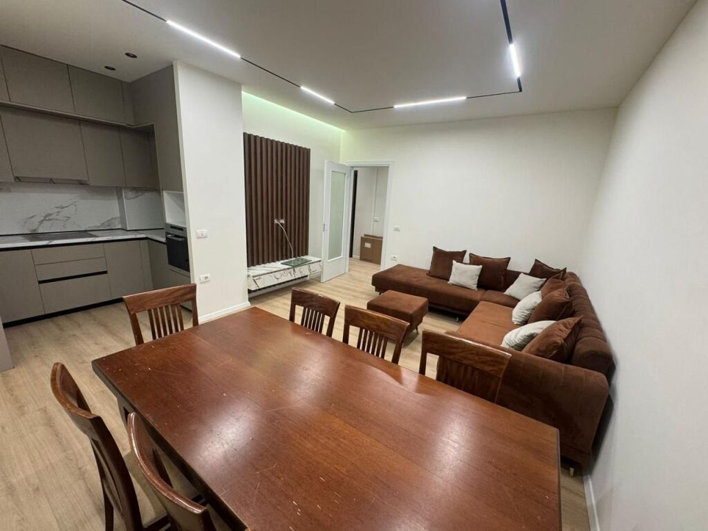 Shitet Apartament 2+1+1 te Liqeni i Tiranes