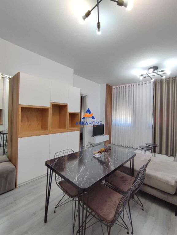 JEPET APARTAMENT 1+1 ME QERA "PRANË SPITALIT AMERIKAN 3" 500 EURO