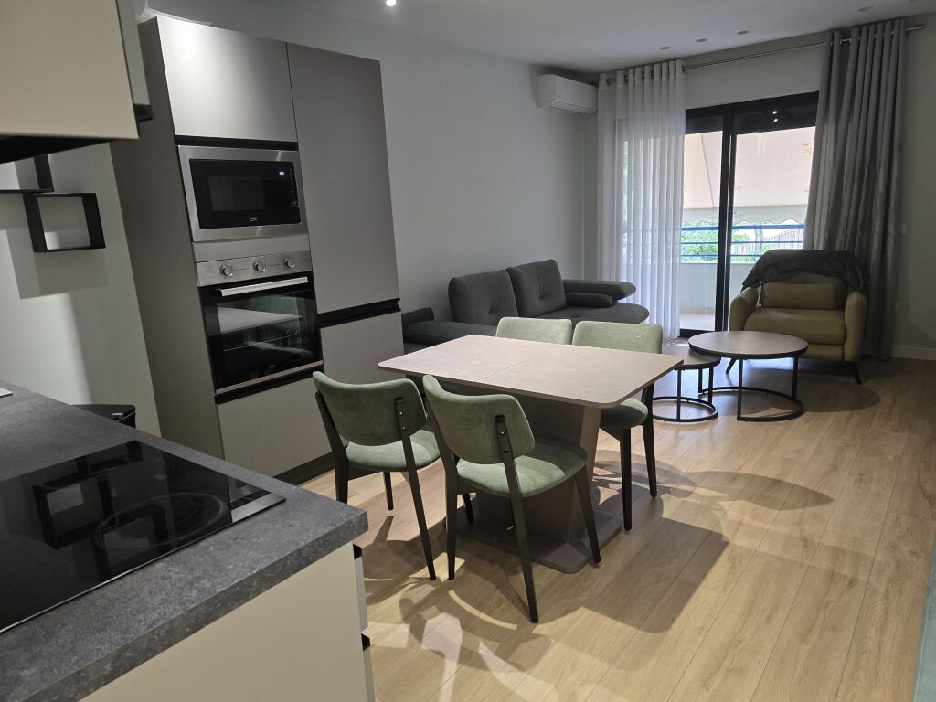 Apartament 1+1 per qira te Komuna e Parisit