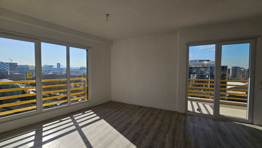 Jepet me qera Kati i Plotë - 4 Apartamente + Parkim – Laprakë