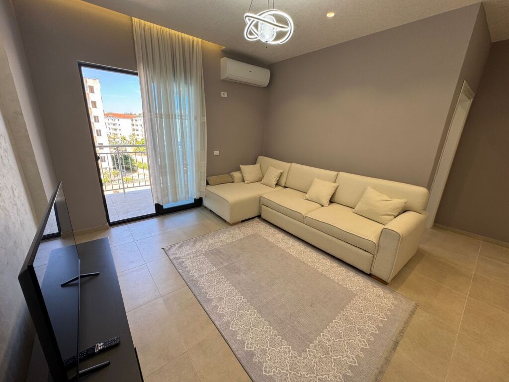 🏡 Shitet Apartament 1+1 Golem
