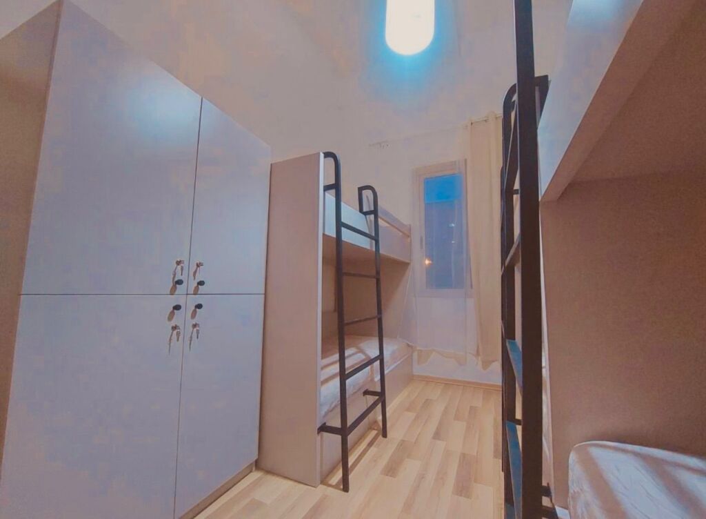Krevat me qera mujore