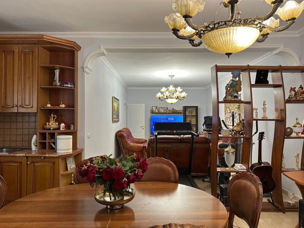 Jepet me qera apartament 3+1 ne Vasil Shanto