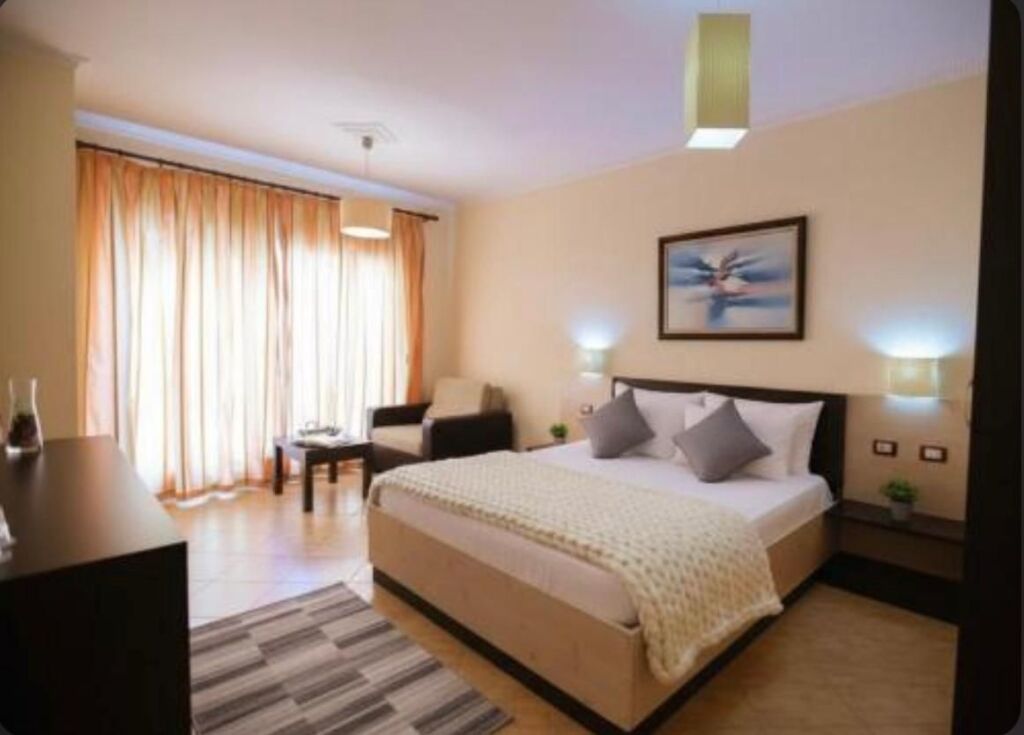 Shitet Hotel 🏨  në Golem