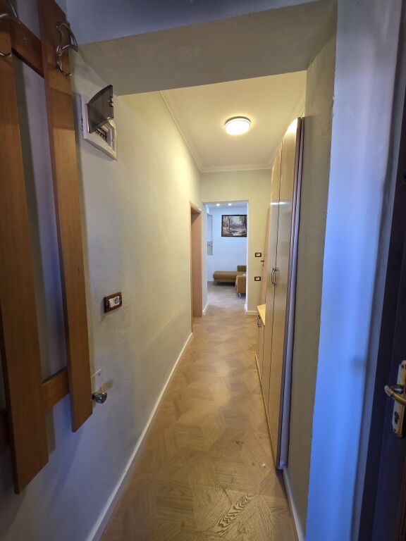 Siri Kodra Shitet Apartament 1+1 Konvertuar Ne 2+1