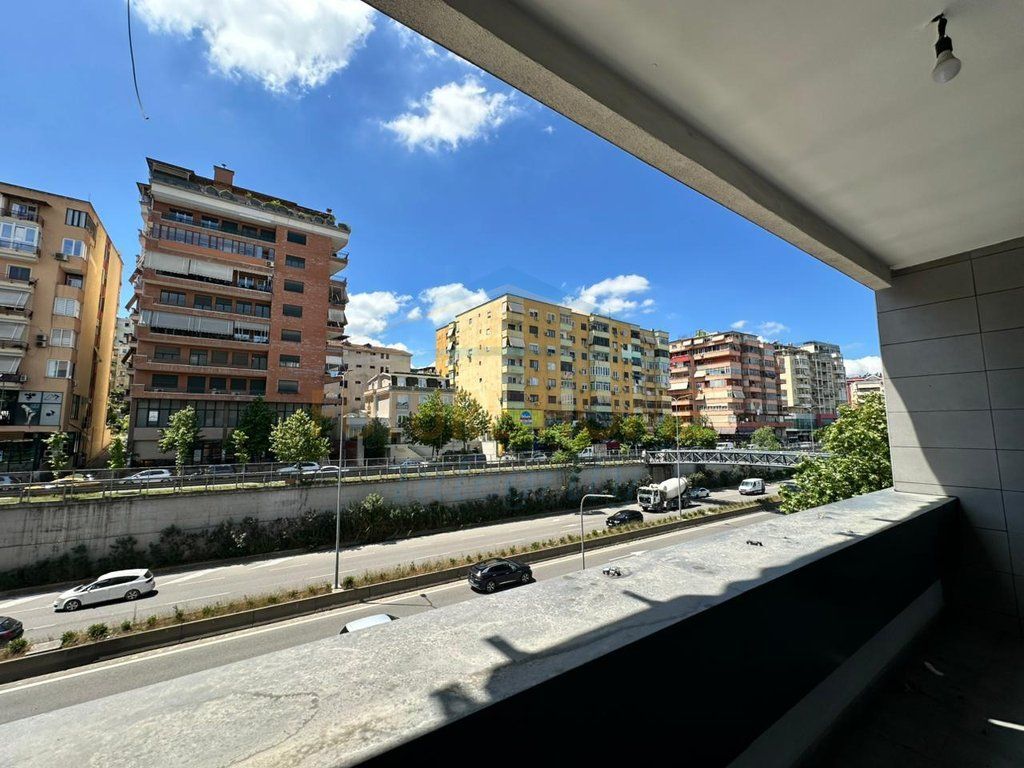 Affitto, Appartamento 2+1+2+Posto Auto Comune di Parigi, Tirana. 750 €