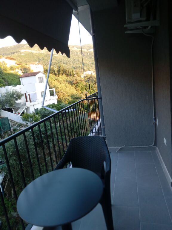 🏡 ME QIRA – APARTAMENT 1+1 | LUNGOMARE, VLORË 🌊