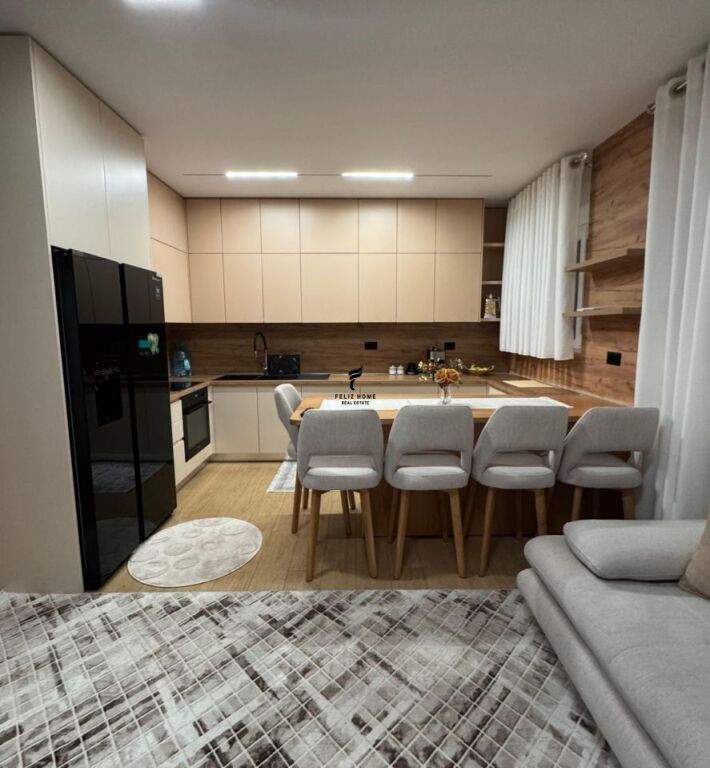 APARTAMENT ME QERA 1+1 RRUGA E DIBRES 60.000 LEKE FH-74892
