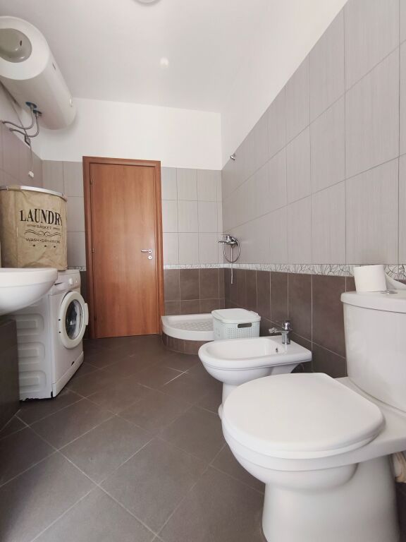 Apartament për Shitje 120 m² + Verandë 50 m² në Durrës, Stacioni i Trenit - Me Mobilim &amp; Garazh