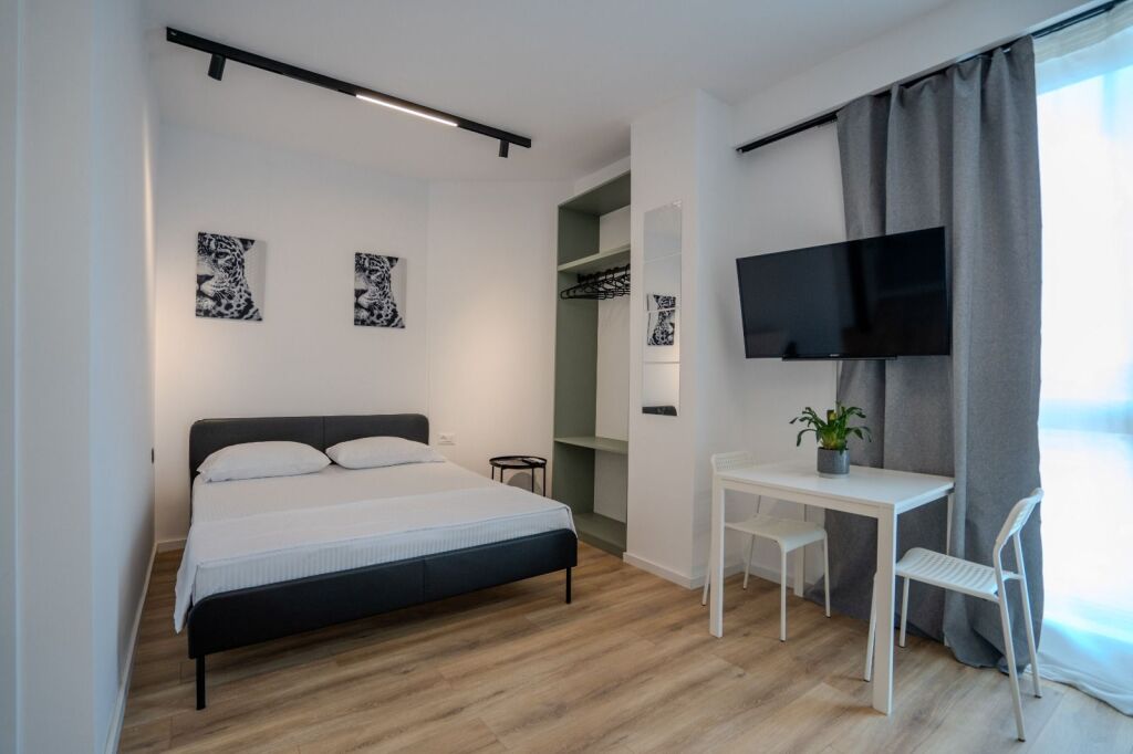Shitet Apartament 1+1