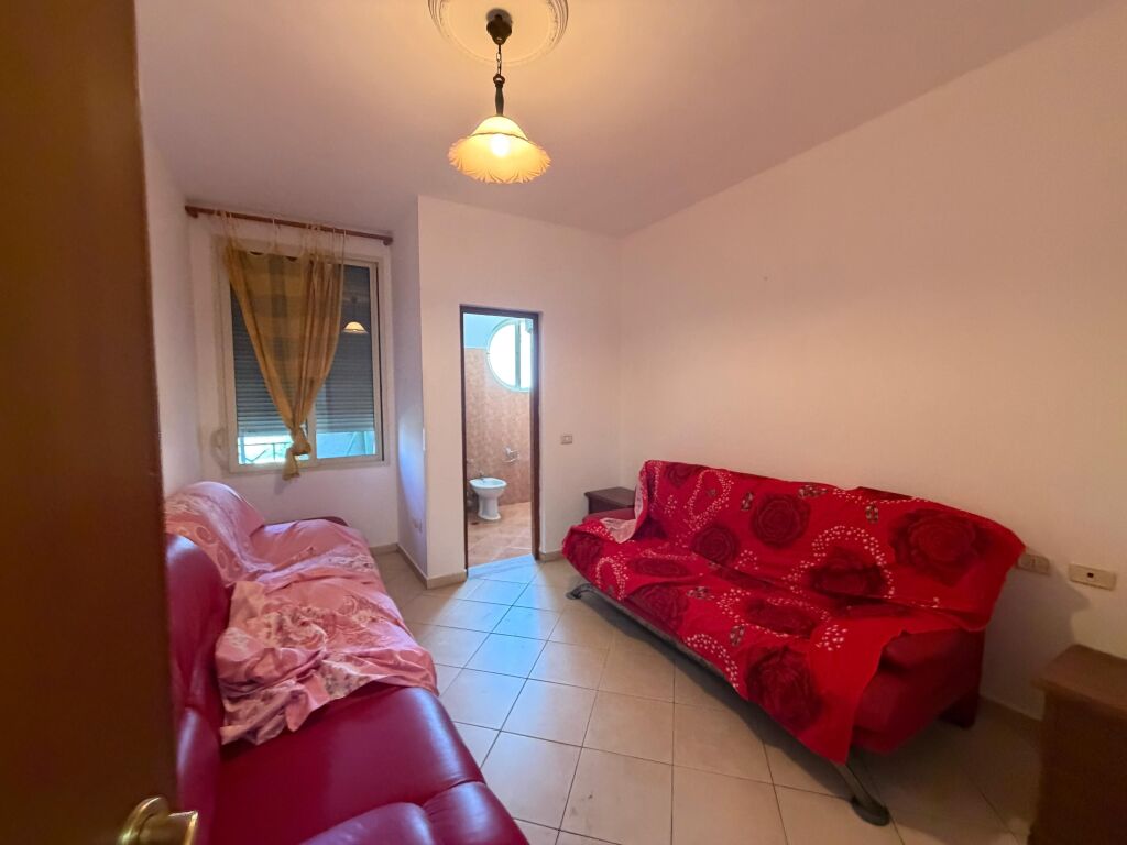 Shitet Apartament 2+1+2 tualete ne Plazh, Durres