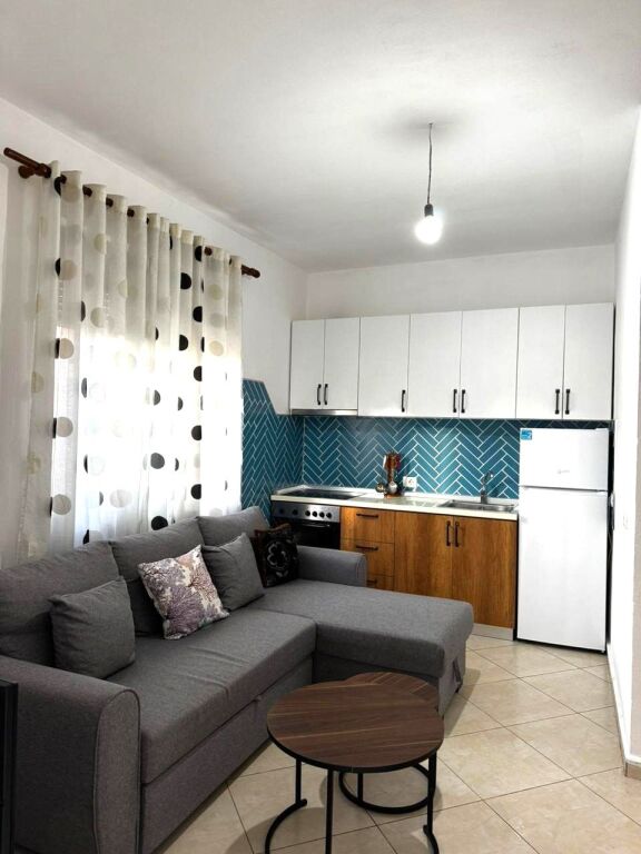 Jepet me qera shtepi private, tipologji 2+1, tek Casa Italia