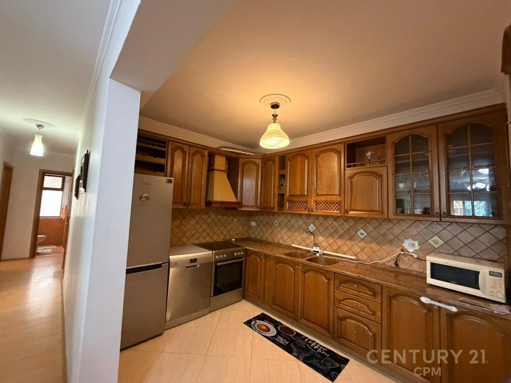 Apartament 3+1 per shitje tek Ish-Stacioni i Trenit