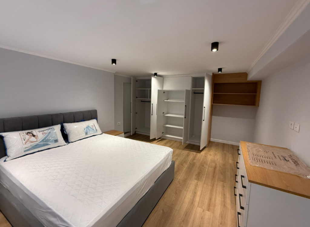 Jepet me Qera Apartament Duplex – Tek Golden Park