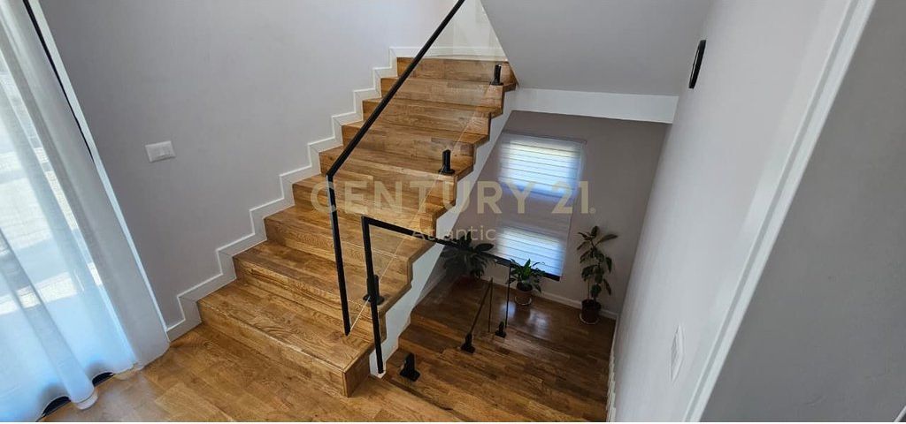 MODERN VILLA FOR SALE 3 FLOORS - RROTA E KUQE BEACH