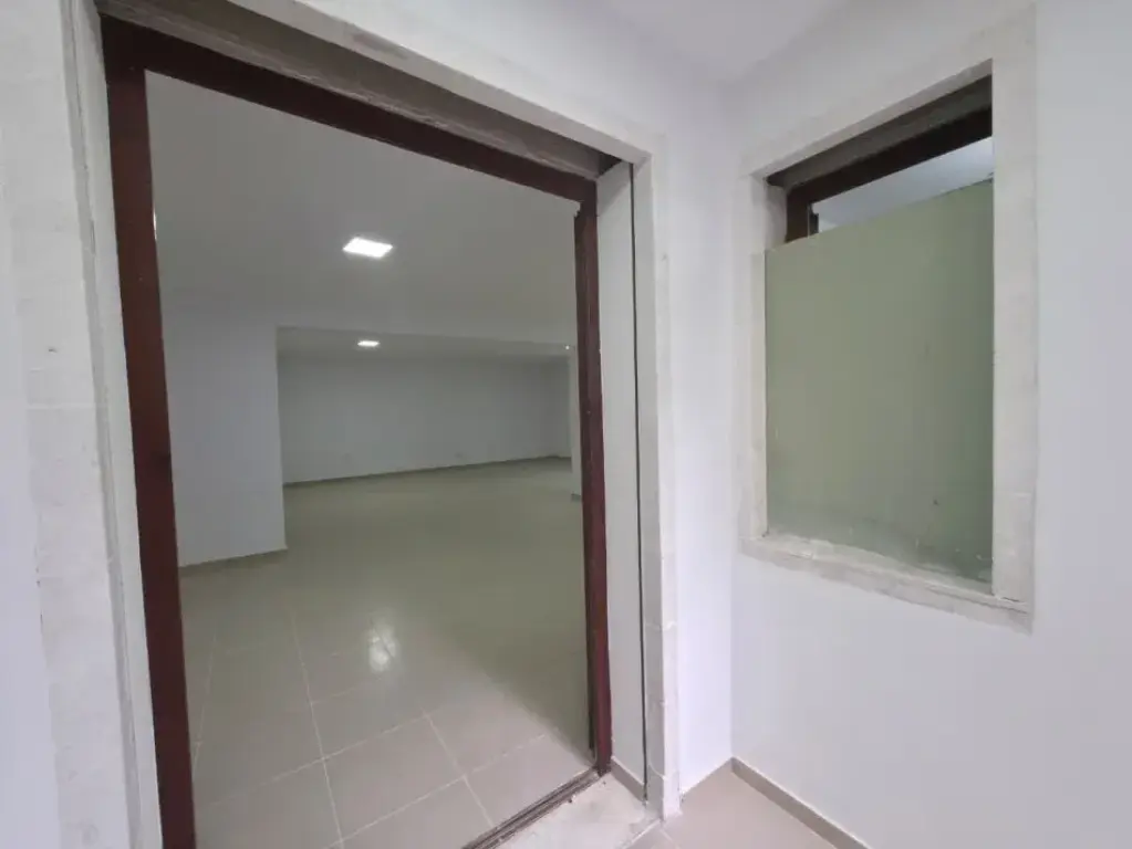 FOR RENT: Business unit 90 m² At the Botanical Garden