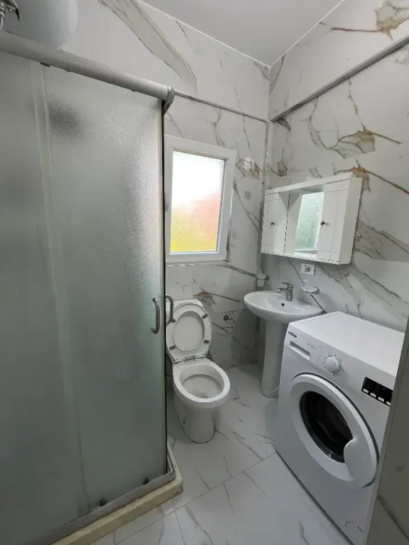 Qera | Shtëpi private 1 + 1 | Tregu Elektrik | 300 €/muaj