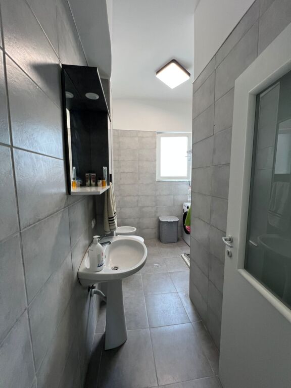 Jepet me qera, Apartament 1+1, Në Vollga – Afër Torrës,Durres