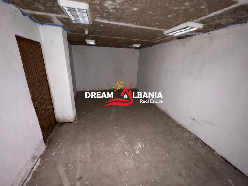Magazine Bodrum ne shitje mes Rruges Durresit dhe Rr. Mine Peza Qender Tirane (ID 4181126 )