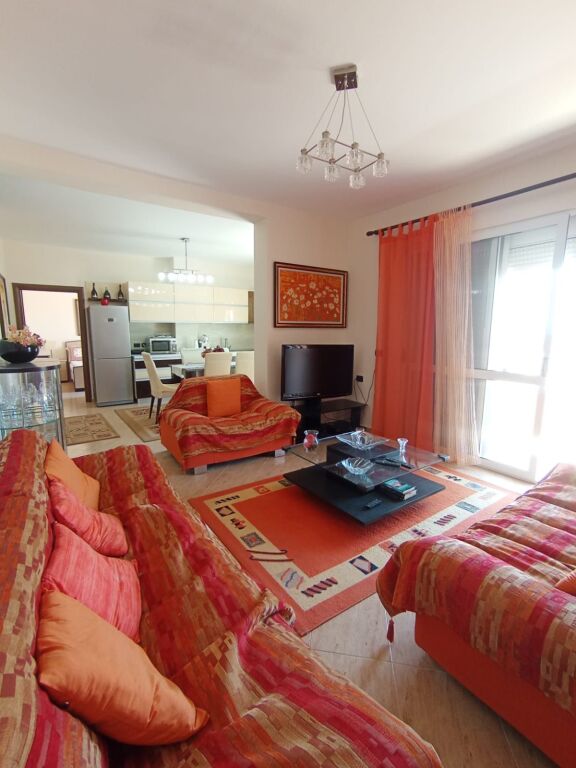 Shitet Apartament 125 m2 ne Golem