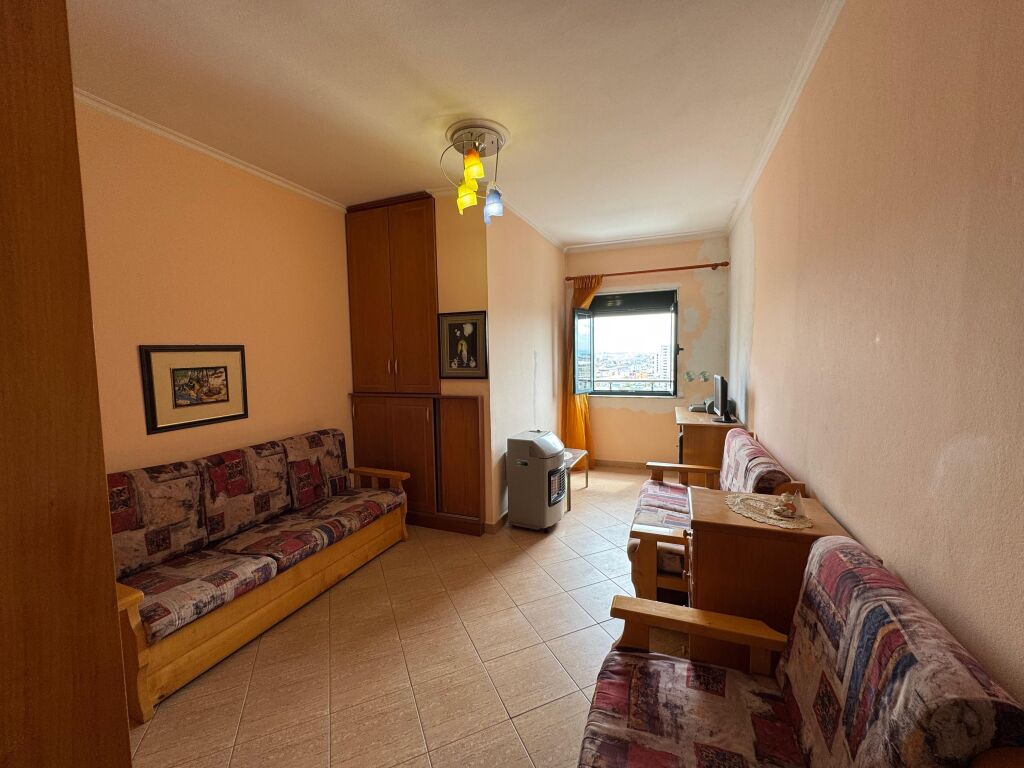 Shitet Apartament 3+1+2+2 ballkone Okazion