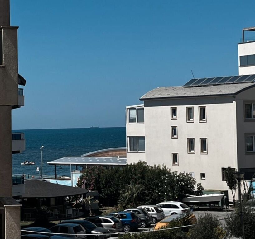 Apartament per Qira 2+1+2 prane Sfinks ne Vollga Durres