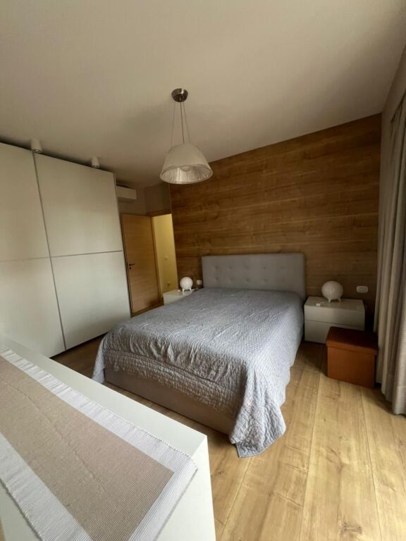 APARTAMENT 2+1 PER QERA NE KINOSTUDIO