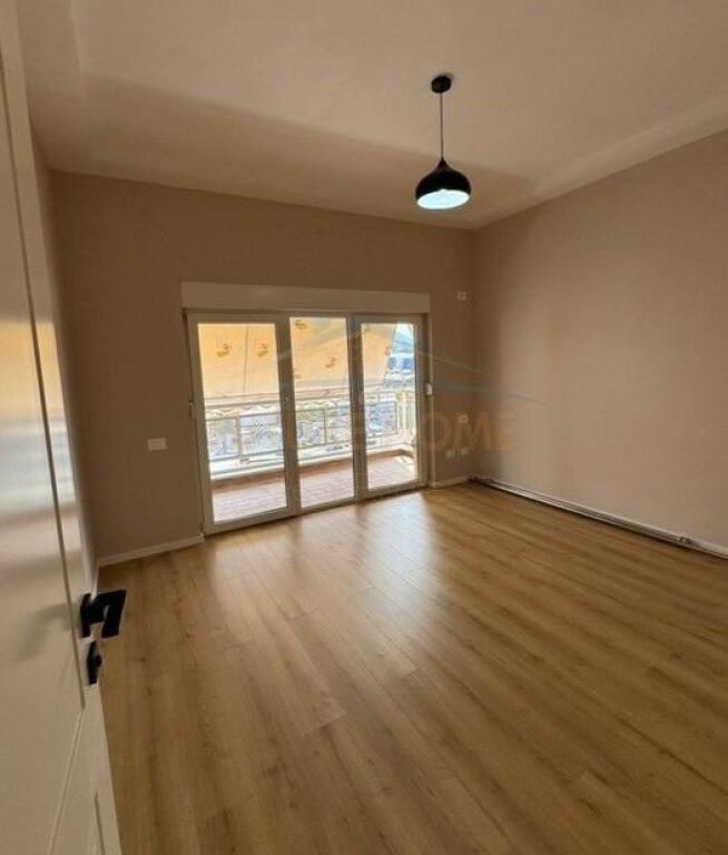 Shitet, Apartament 2+1, Oxhaku, Tirane.