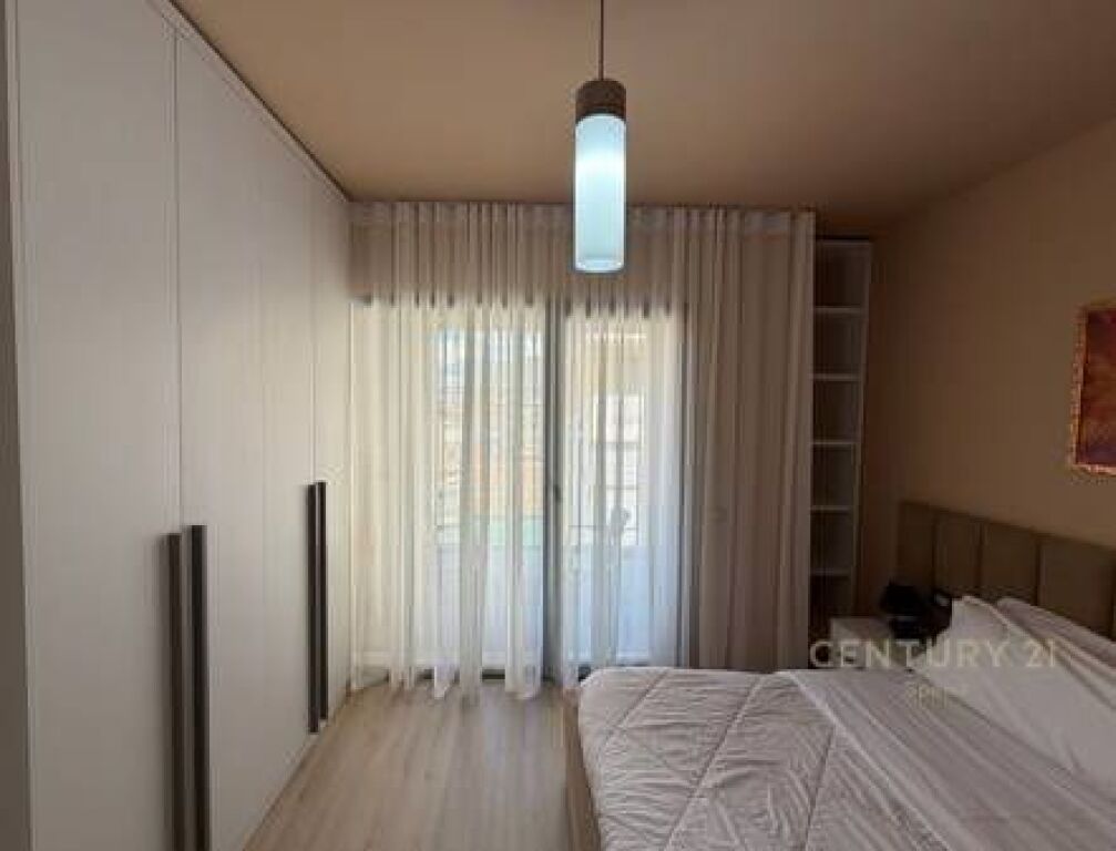 Ofrojme apartament 1+1 per qira perballe Harry Fultz!